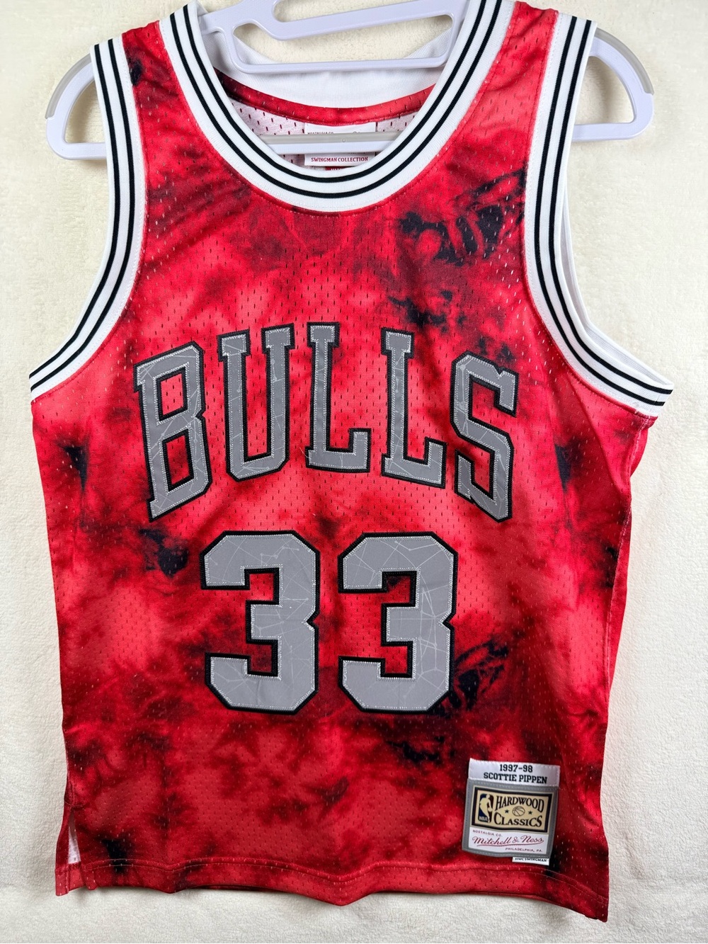 Mitchell & Ness Red Chicago Bulls #33 Kids Basketball Jersey